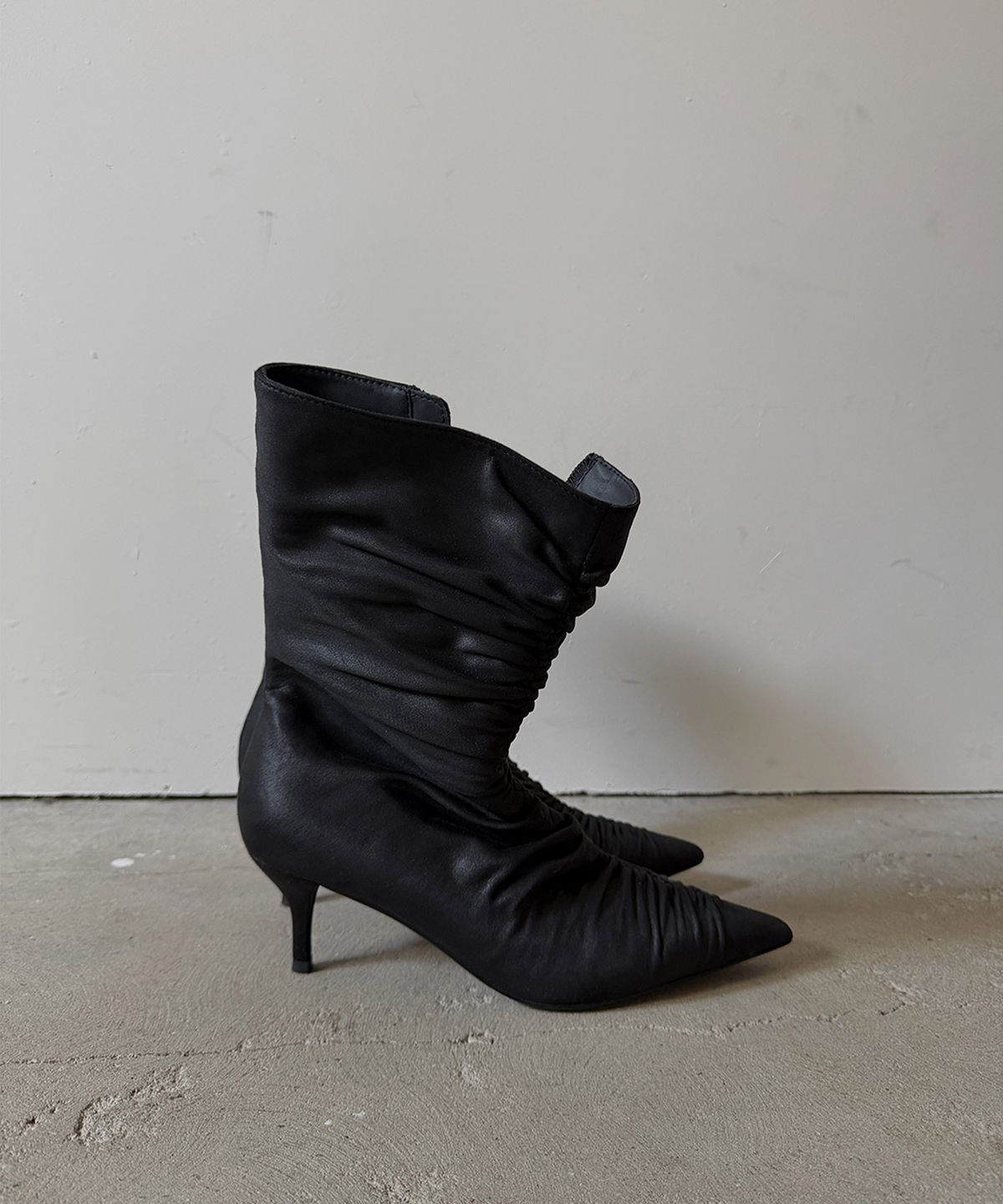 이크닉(IHCNIK) 302 gathered sleek boots