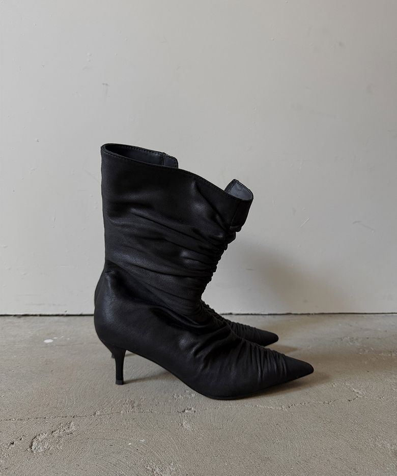 302 gathered sleek boots
