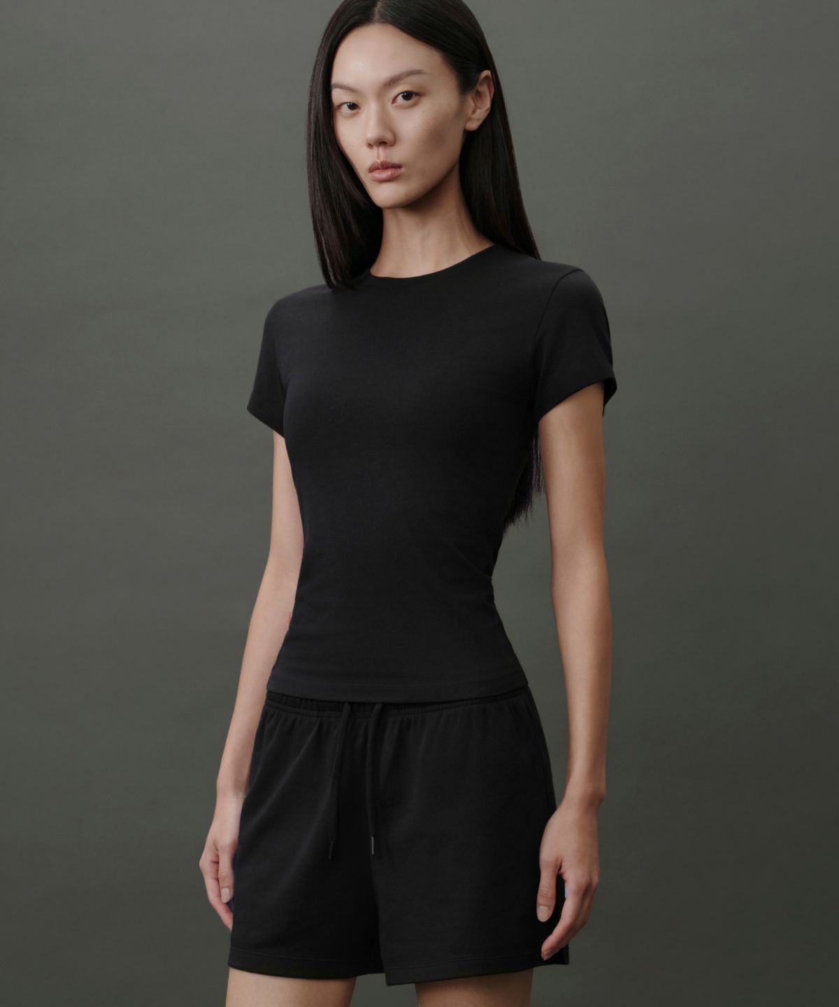 무신사 스탠다드 우먼(MUSINSA STANDARD WOMAN) [리커버리] 우먼즈 슬림 핏 반소매 티셔츠 [블랙]