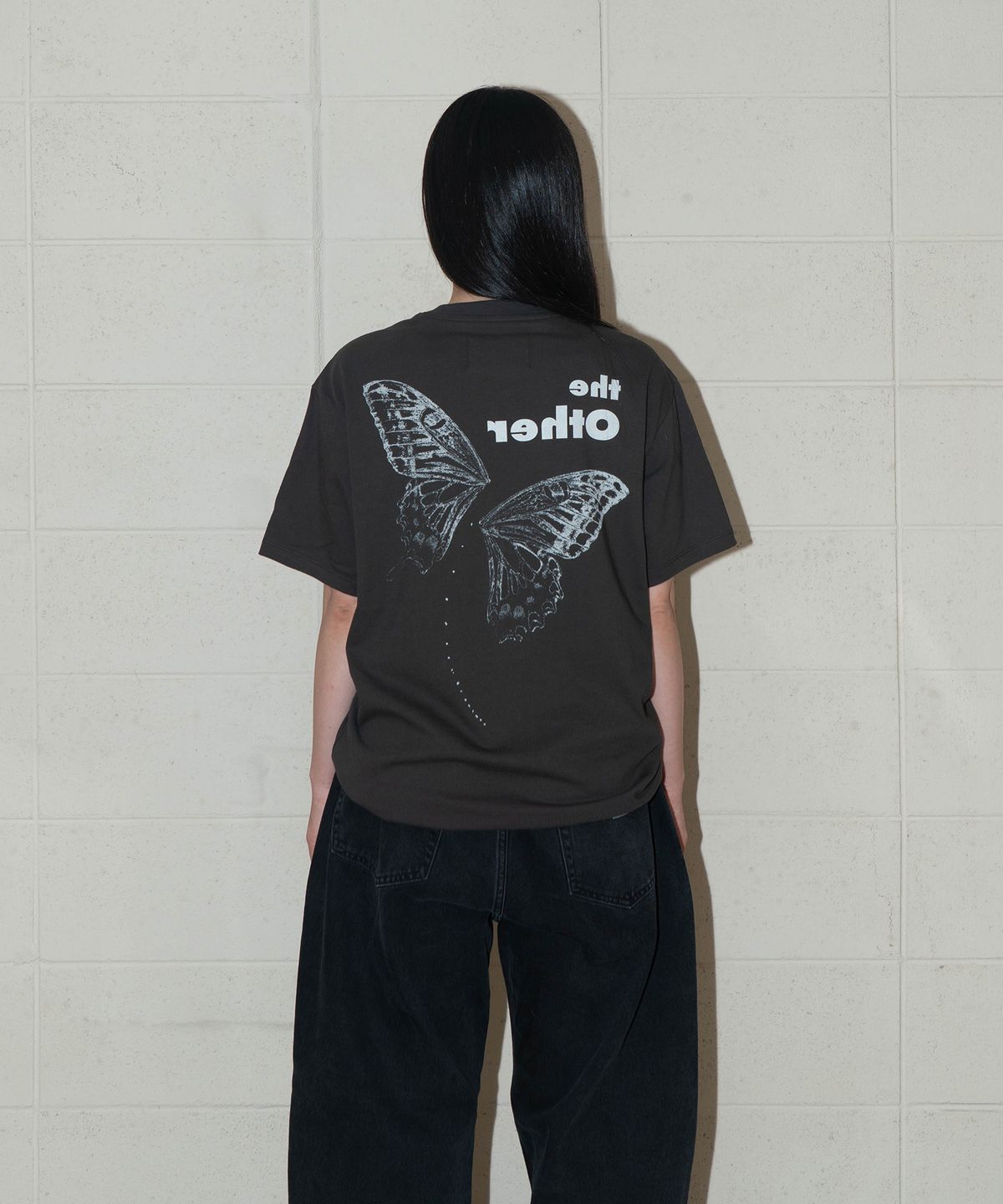 그라프트맨(GRAFTMEN) GRAFTING BUTTERFLY TEE / CHARCOAL