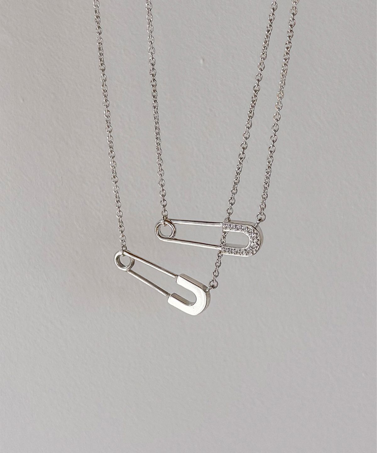 오시에르(osier) Safety Pin Necklace