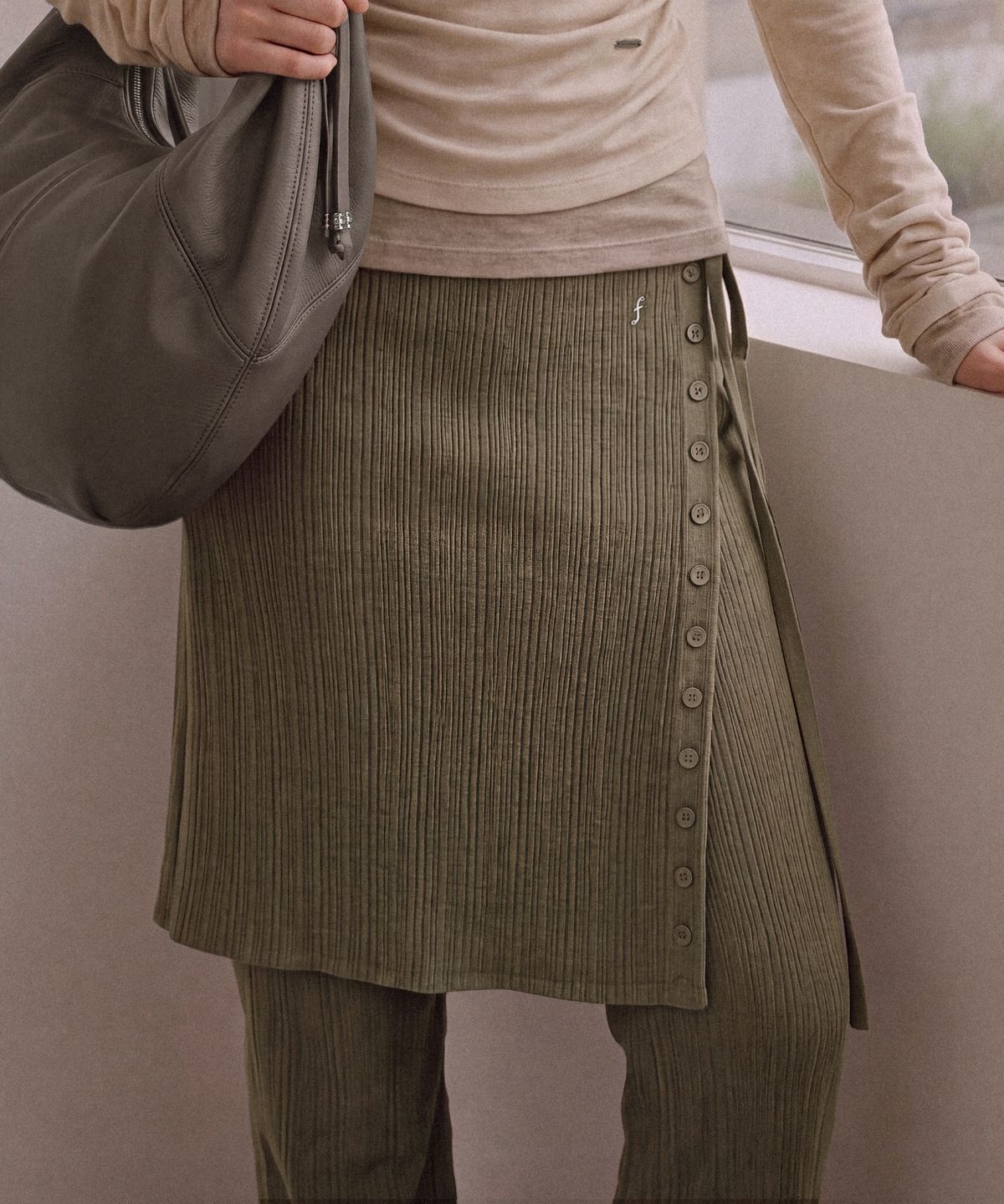 폴뉴아(FOLNUA) AISE RIBBED KNIT PANTS SET (OLIVE)