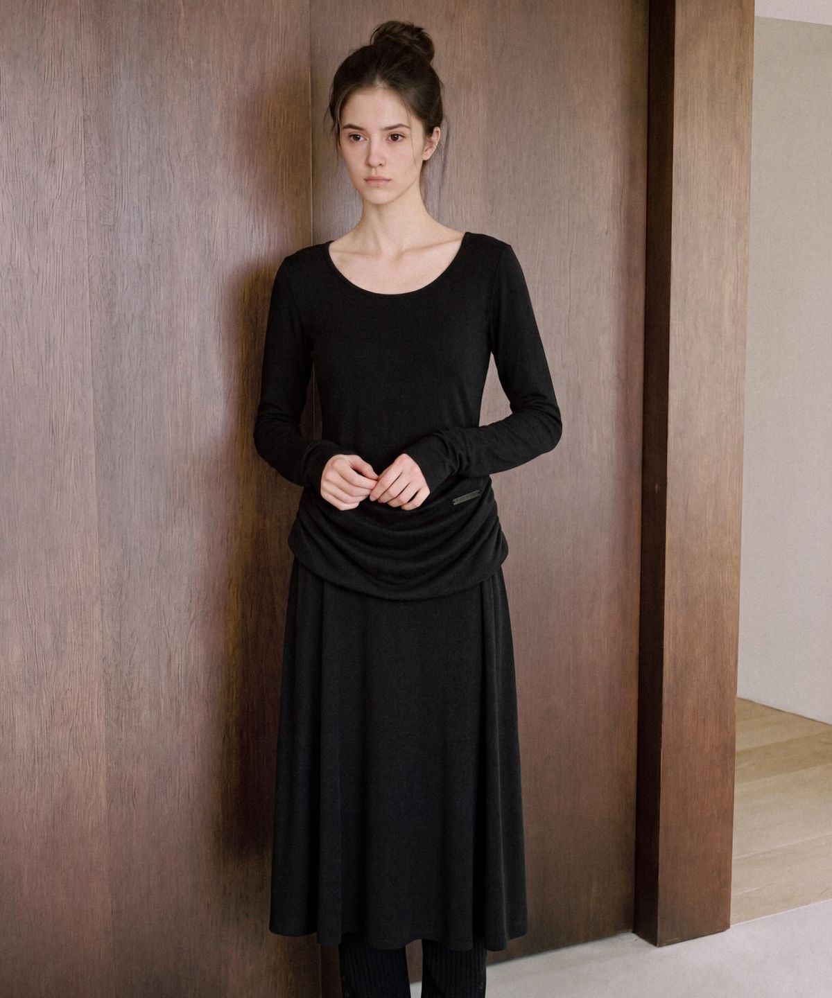 폴뉴아(FOLNUA) NOCTURNE SHIRRING LONG DRESS (BLACK)