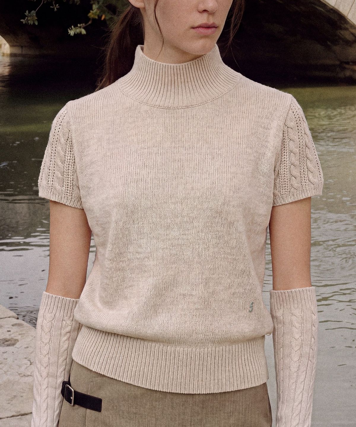 폴뉴아(FOLNUA) URBAN HALF NECK HAND WARMER KNIT (OATMEAL)