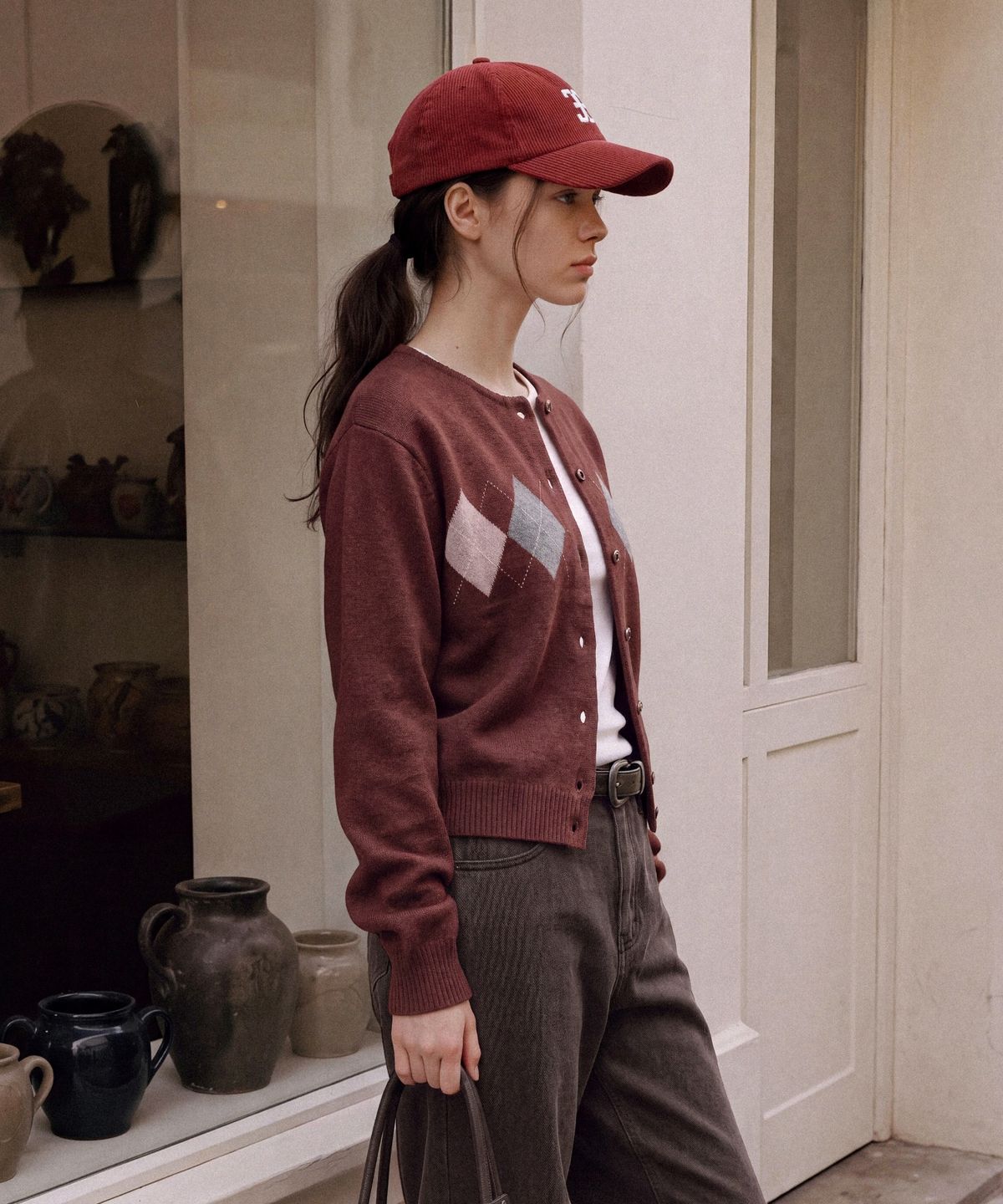 폴뉴아(FOLNUA) HARRINGTON ARGYLE CARDIGAN (BURGUNDY)