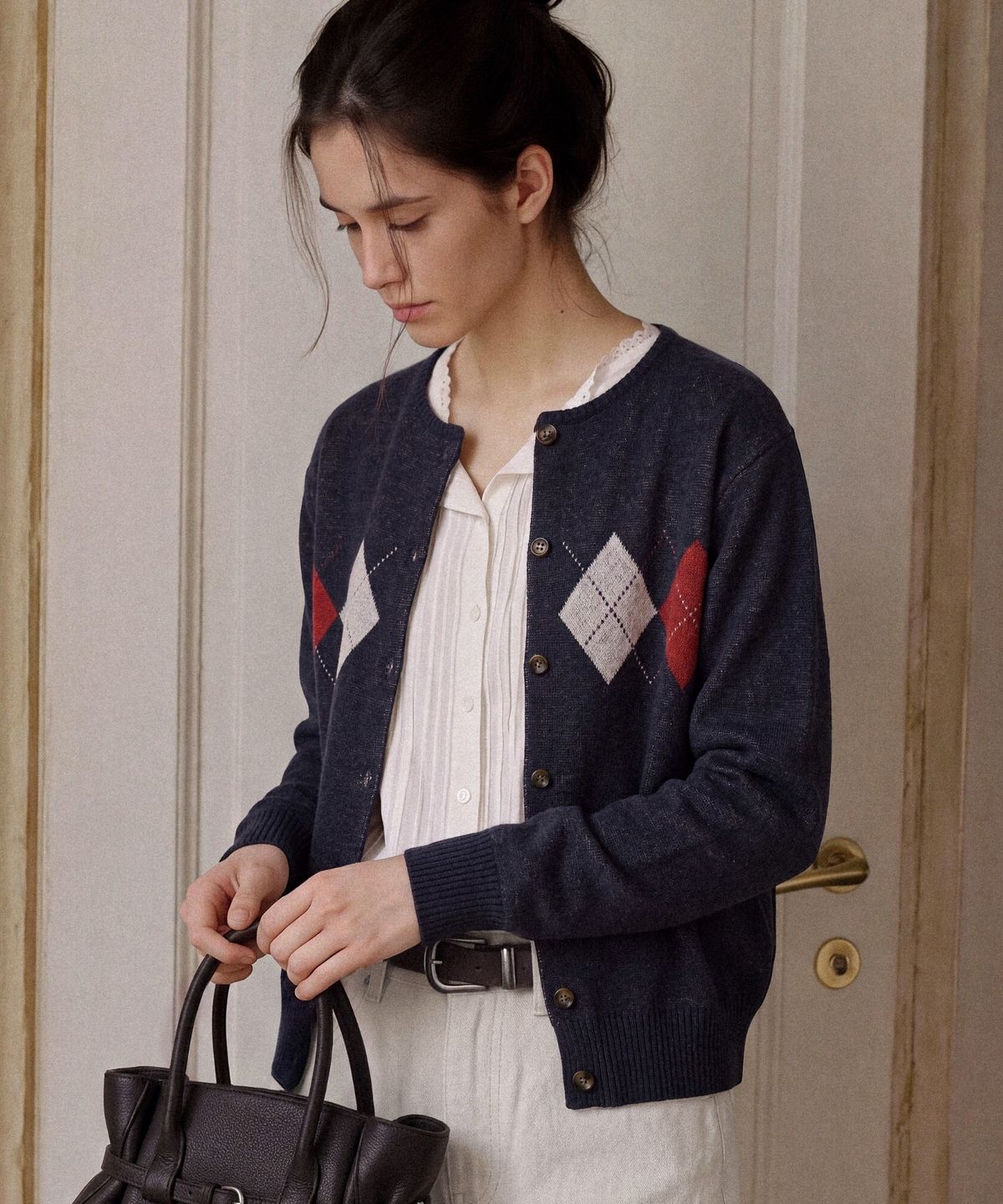 폴뉴아(FOLNUA) HARRINGTON ARGYLE CARDIGAN (NAVY)