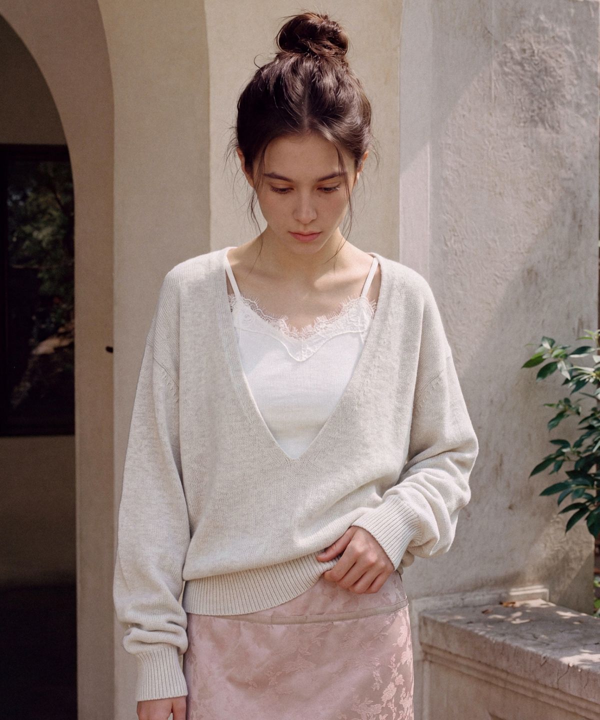 폴뉴아(FOLNUA) PLONGER DEEP V NECK KNIT (OATMEAL)