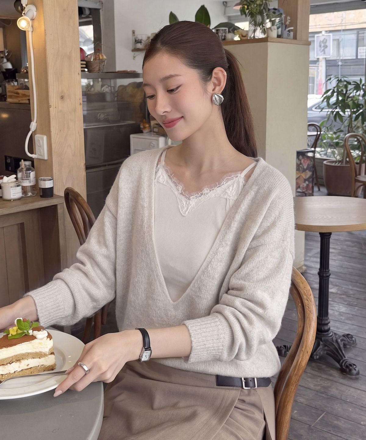 폴뉴아(FOLNUA) PLONGER DEEP V NECK KNIT (OATMEAL)