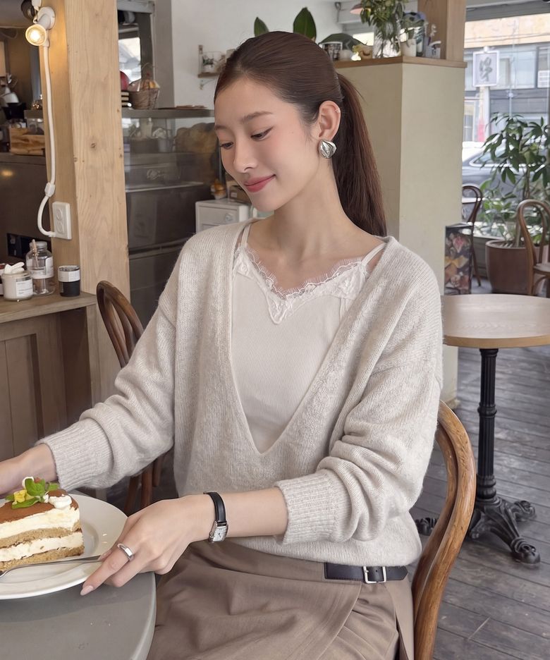 PLONGER DEEP V NECK KNIT (OATMEAL)