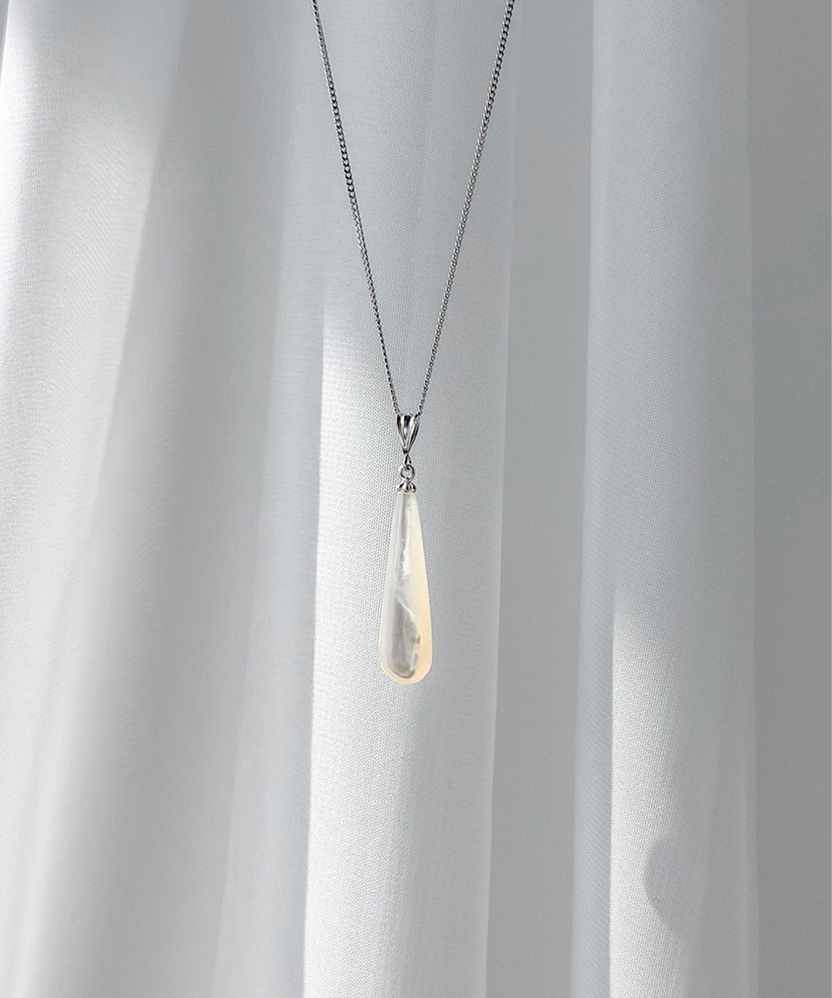 오시에르(osier) Ebon Light Necklace