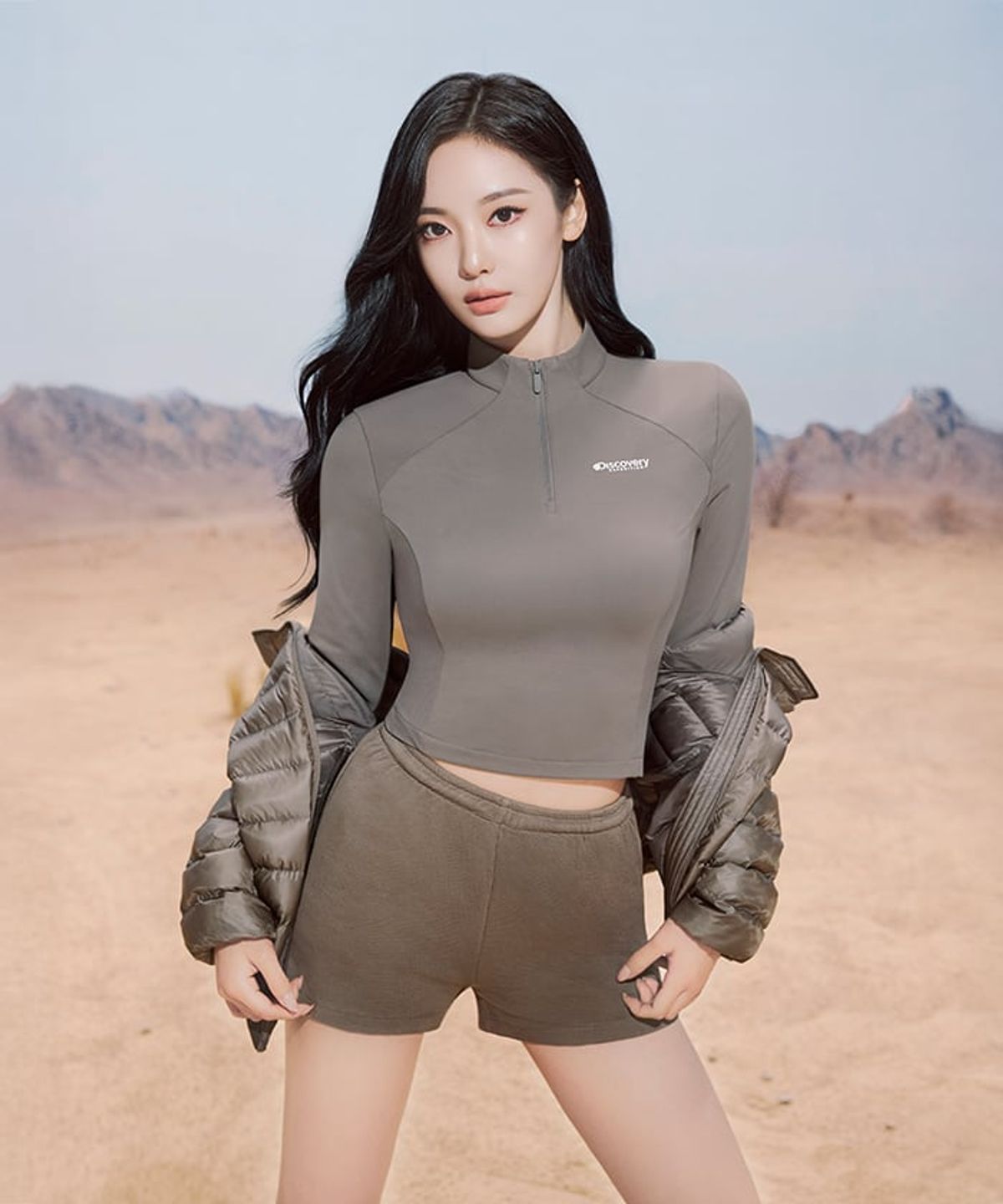 디스커버리 익스페디션(DISCOVERY EXPEDITION) 여성 하이브리드 반집업 티셔츠 (Brown)