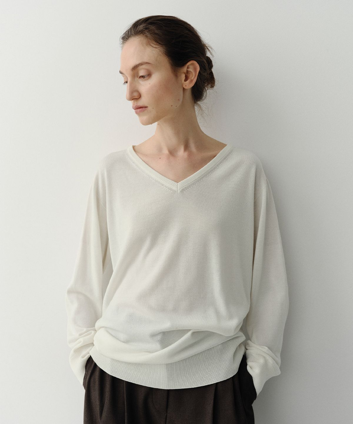 이아(EAAH) WOOL SILK V NECK PULLOVER (IVORY)