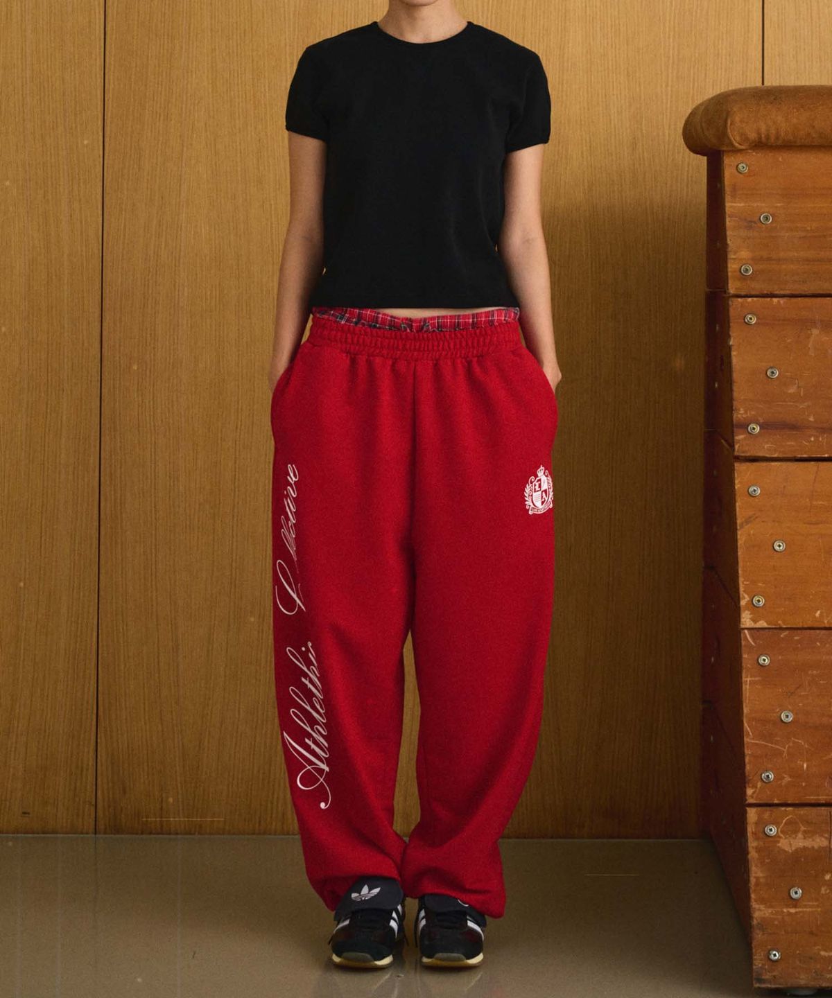 레인 아파트먼트(LANE APARTMENT) OVERFIT SWEAT PANTS [RED]
