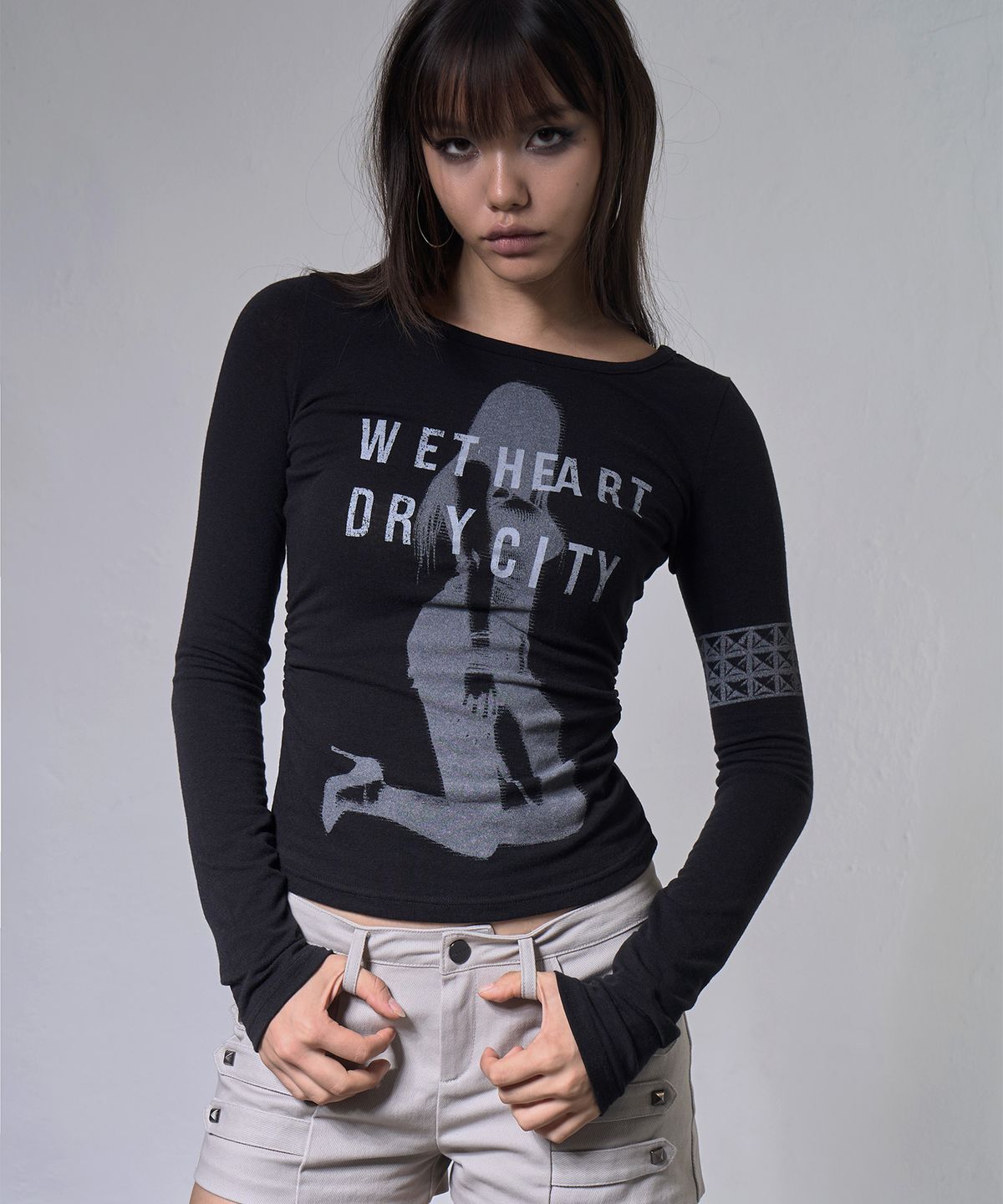 팬시클럽(FANCY CLUB) 드라이 시티 롱슬리브 (BLACK) F26ZB529