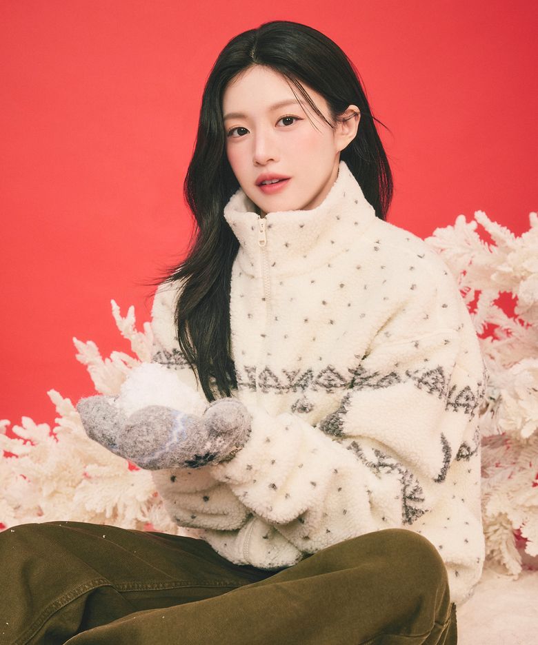 [고윤정 착용] HIGH NECK PATTERN FLEECE JACKET ivory