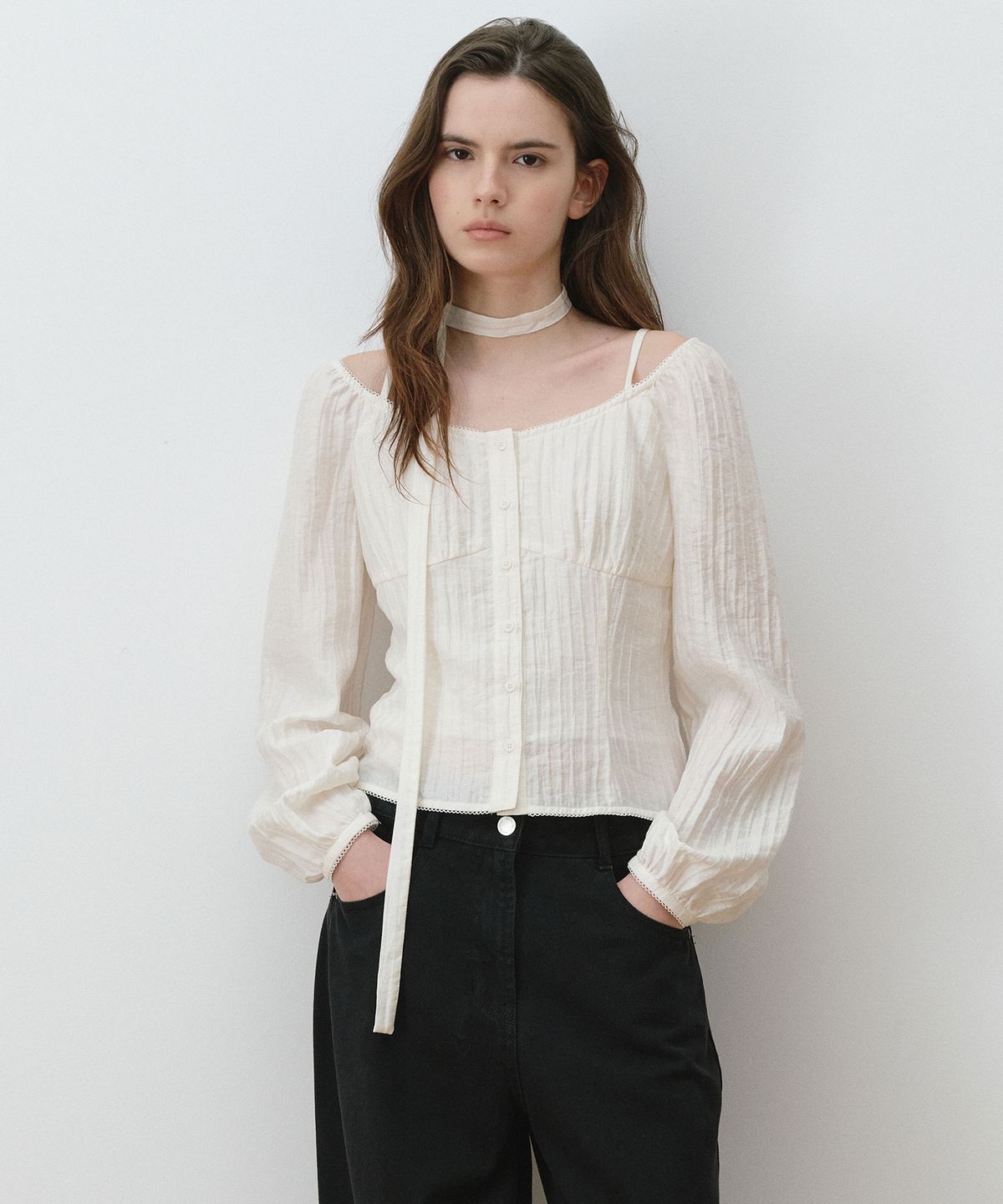 로라로라(ROLAROLA) SHEER OFF SHOULDER TIE BLOUSE IVORY