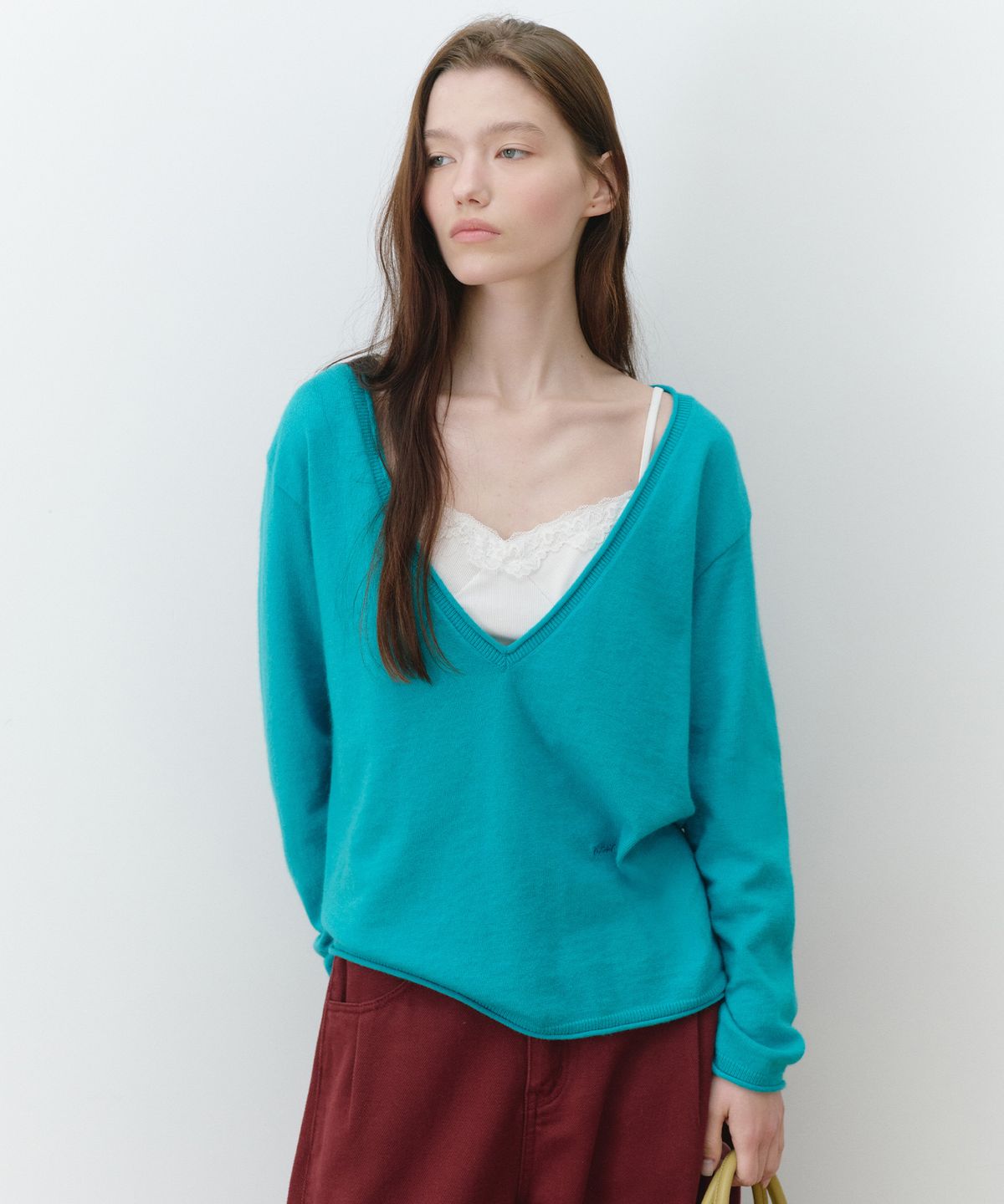 로라로라(ROLAROLA) ANGORA DEEP V NECK KNIT T/BL