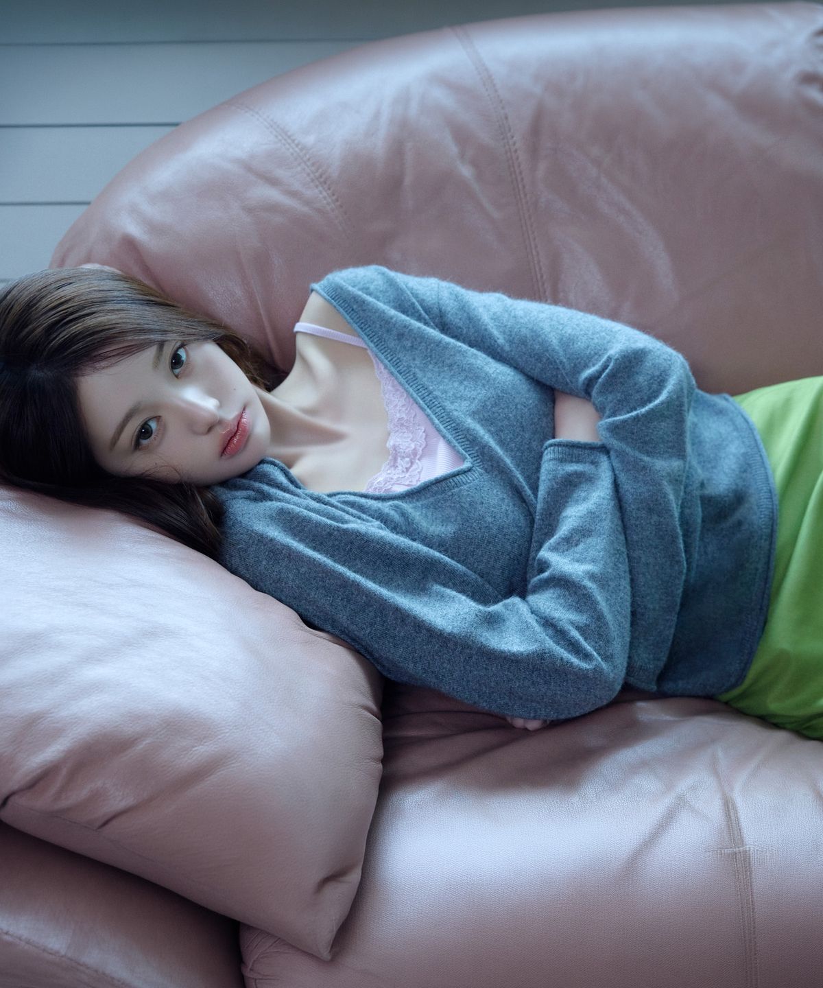 로라로라(ROLAROLA) ANGORA DEEP V NECK KNIT MELANGE GRAY