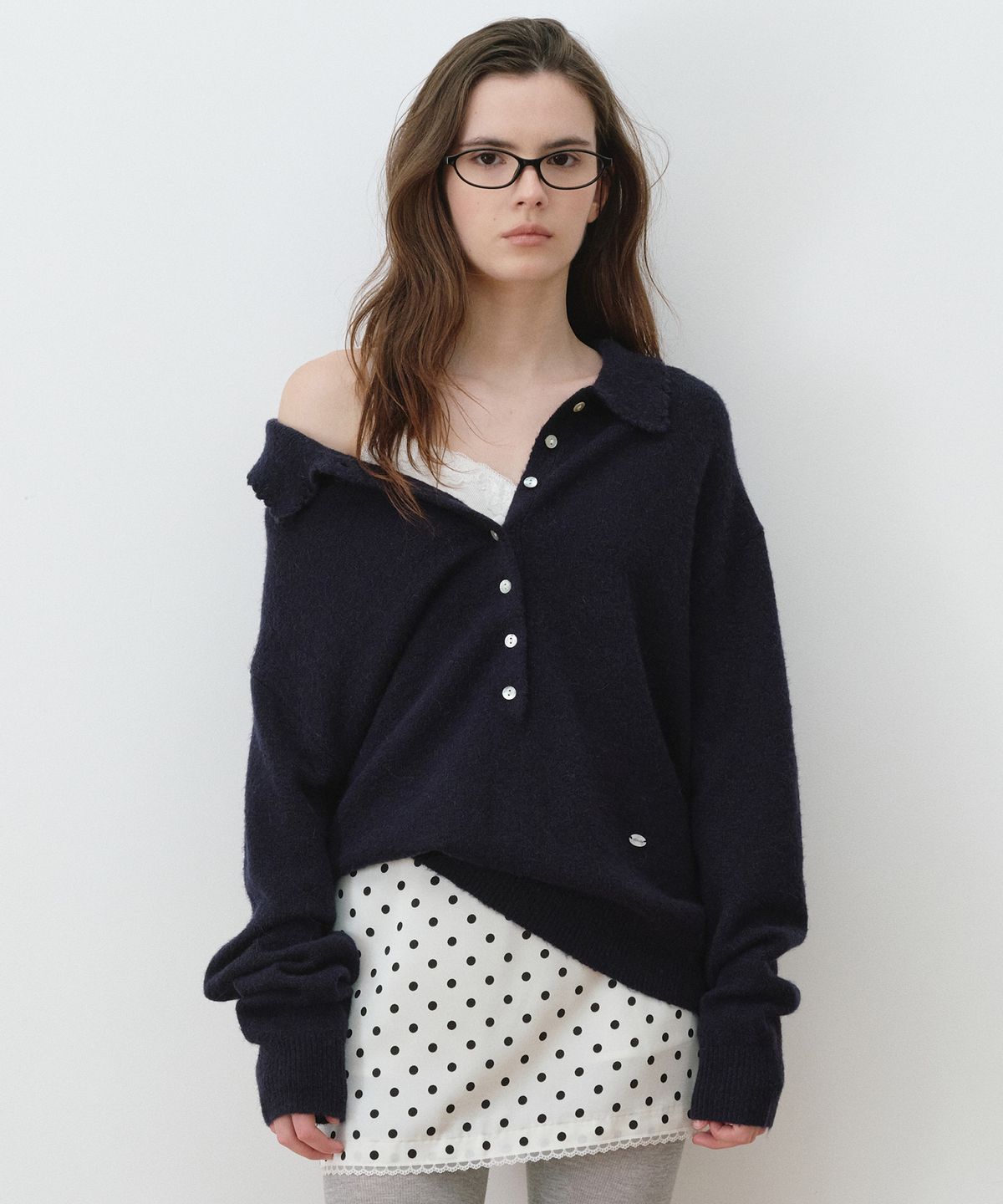 로라로라(ROLAROLA) SCALLOP COLLAR HENLEY LOOSE FIT KNIT NAVY