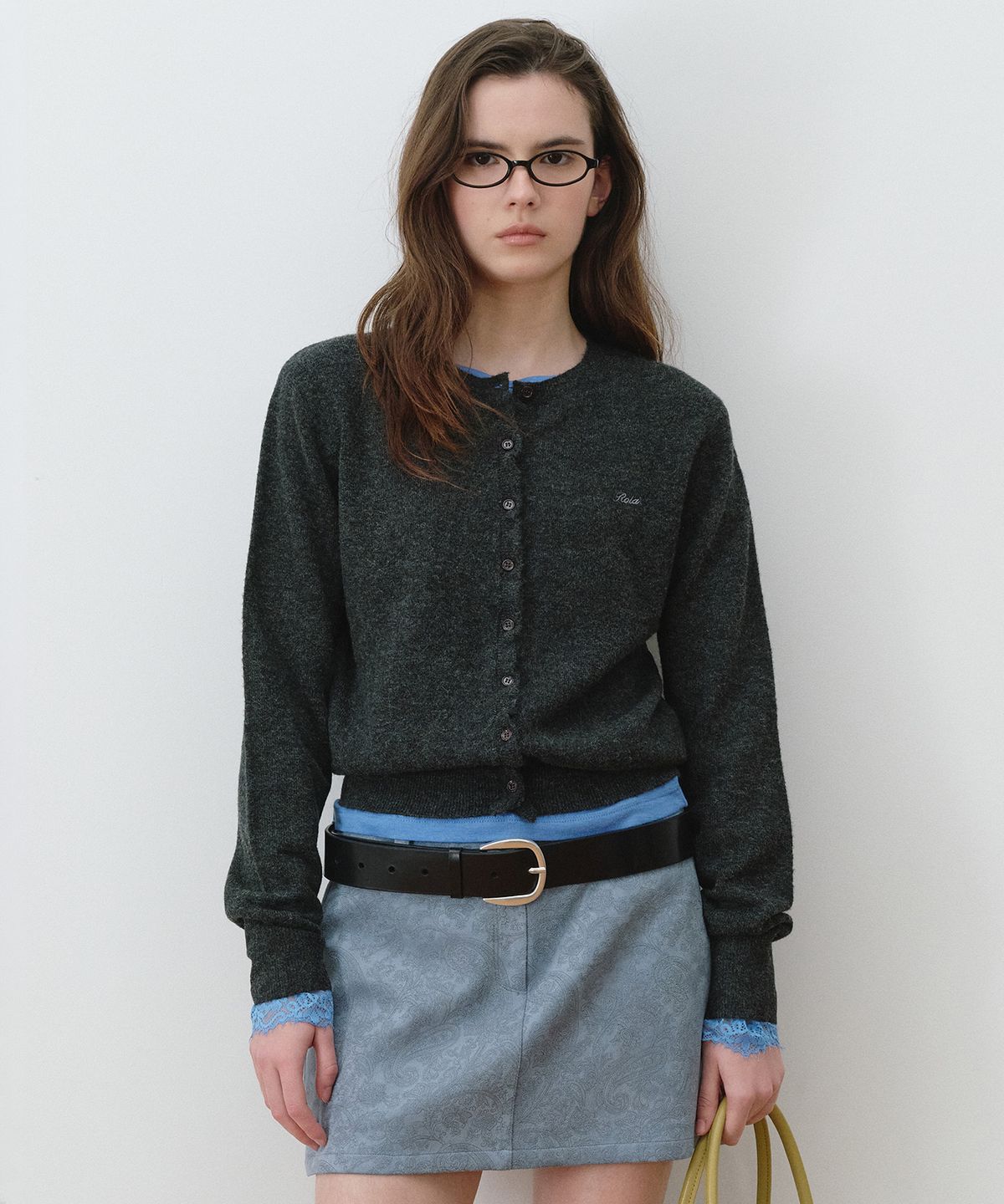 로라로라(ROLAROLA) FRILL BUTTON CARDIGAN CHARCOAL
