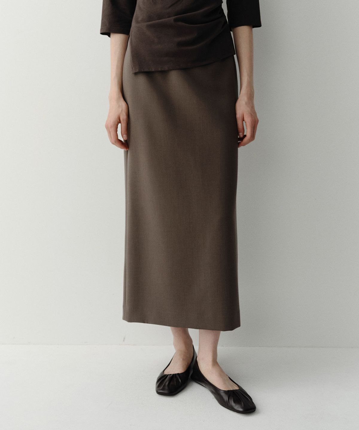 이아(EAAH) FW MAXI SLIT SKIRT (TAUPE)
