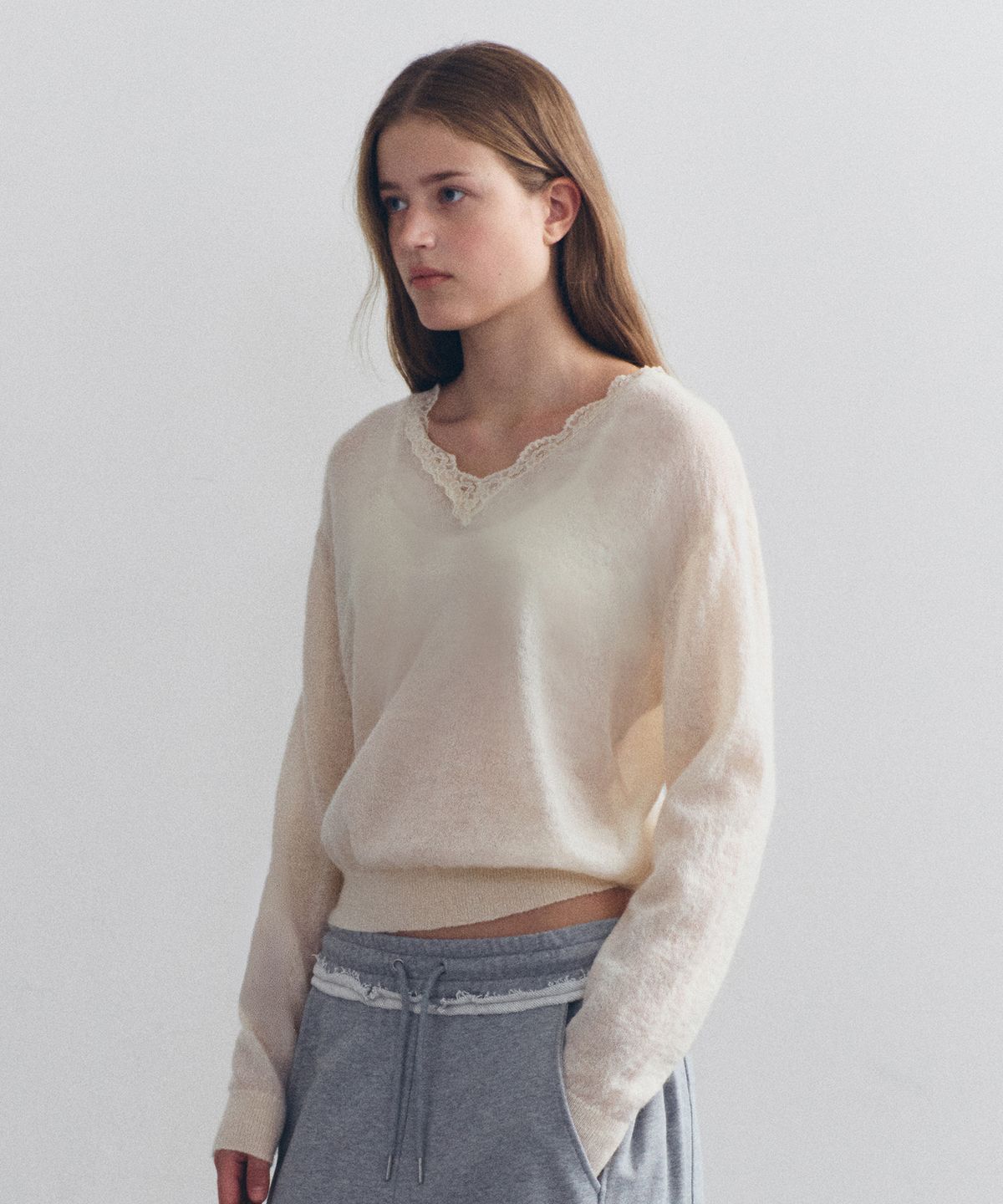 로라로라(ROLAROLA) MOHAIR LACE V NECK KNIT BUTTER