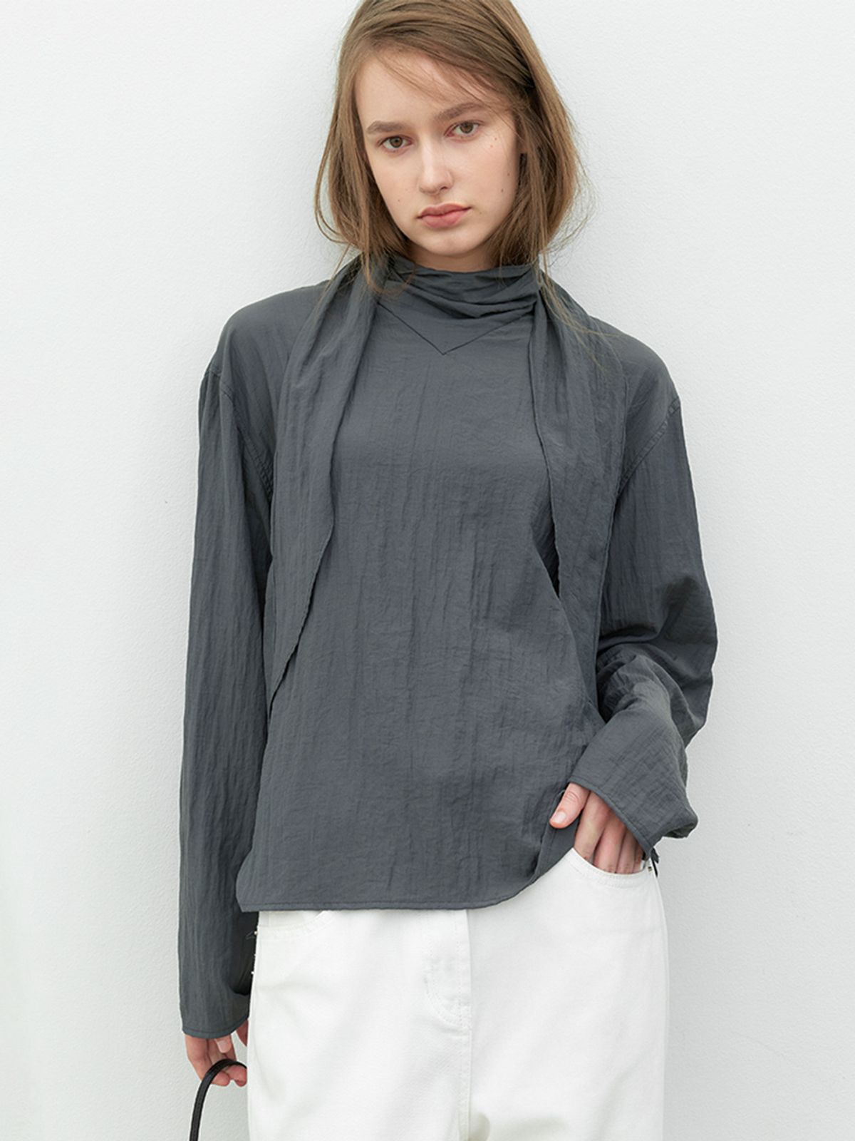 아틀리에 나인(ATELIER NAIN) MOCK NECK TIE BLOUSE (BL-4386)