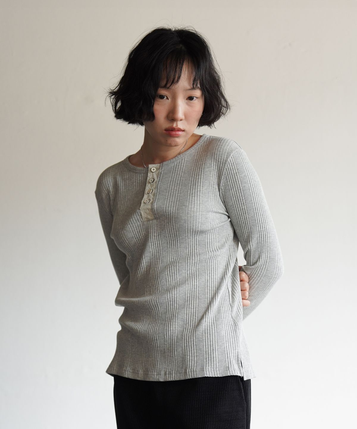 오수(OSU) OSU henley neck soft Tee, gray