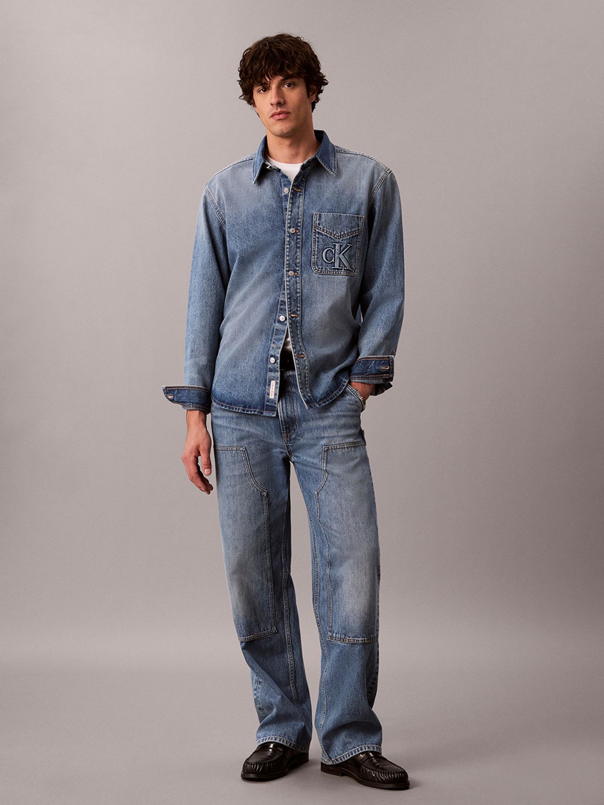 캘빈클라인 진(CALVIN KLEIN JEANS) 메달리온 엠보스드 로고 포켓 오버셔츠 4RH783G 8WY