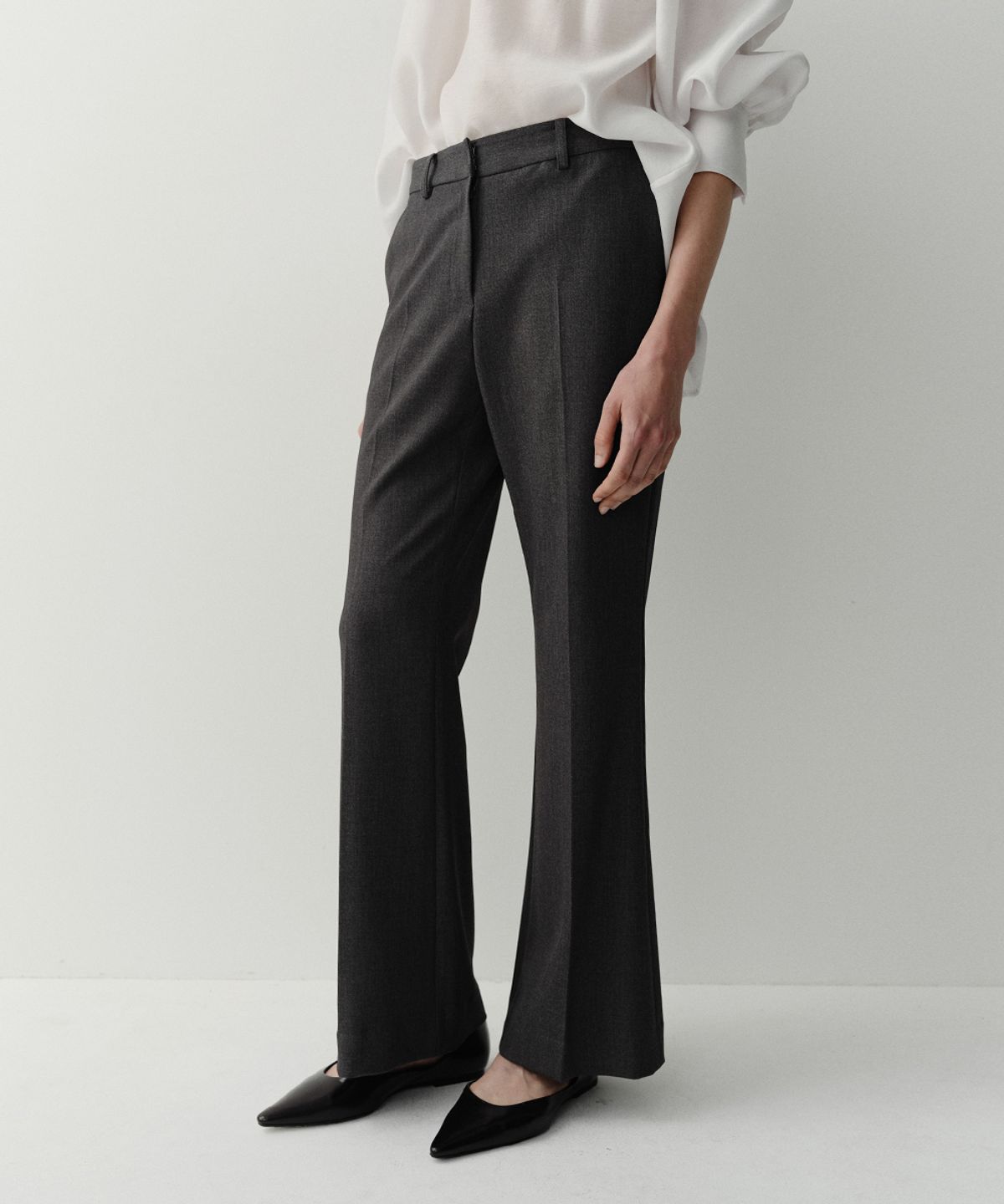 이아(EAAH) FW BELL BOTTOM PANTS (CHARCOAL)