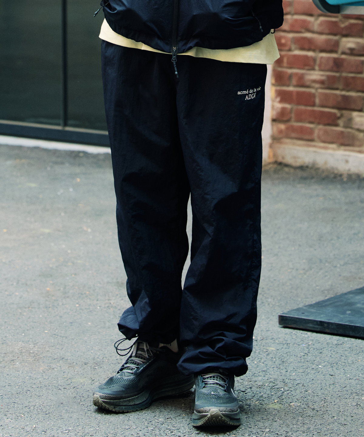 아크메드라비(ACME DE LA VIE) NYLON SET UP PANTS