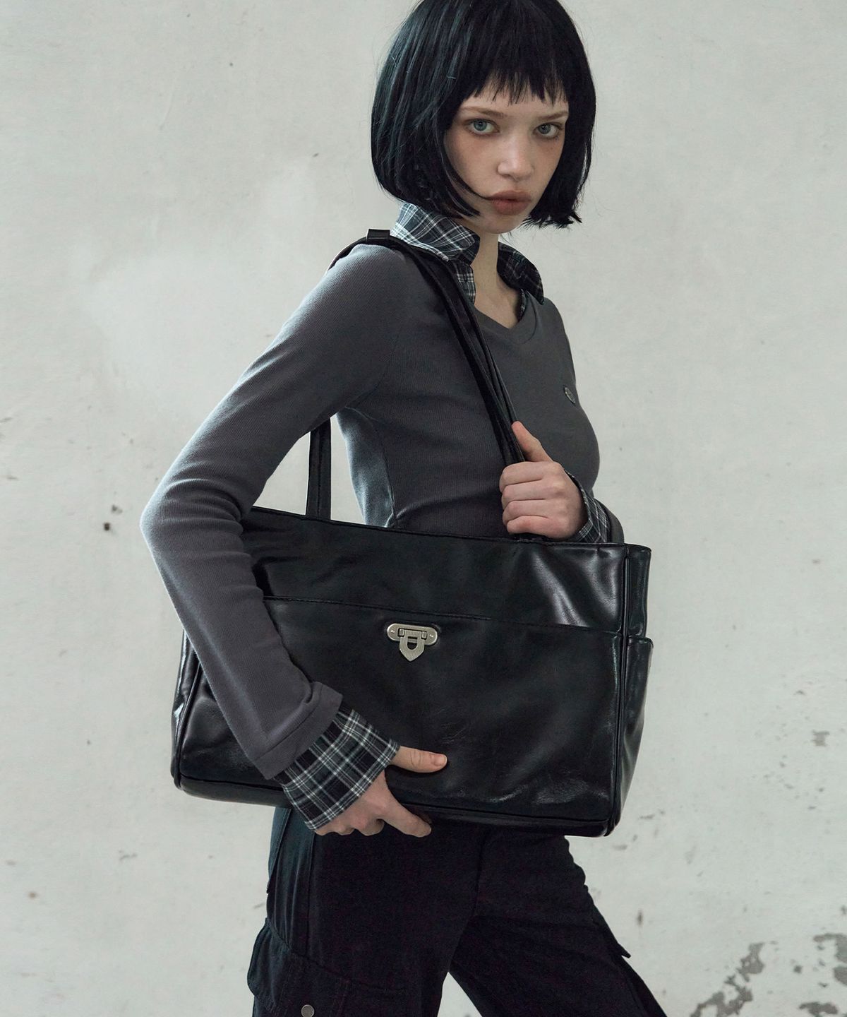 레더리(LEATHERY) 캐리 스퀘어 숄더백 [BLACK]