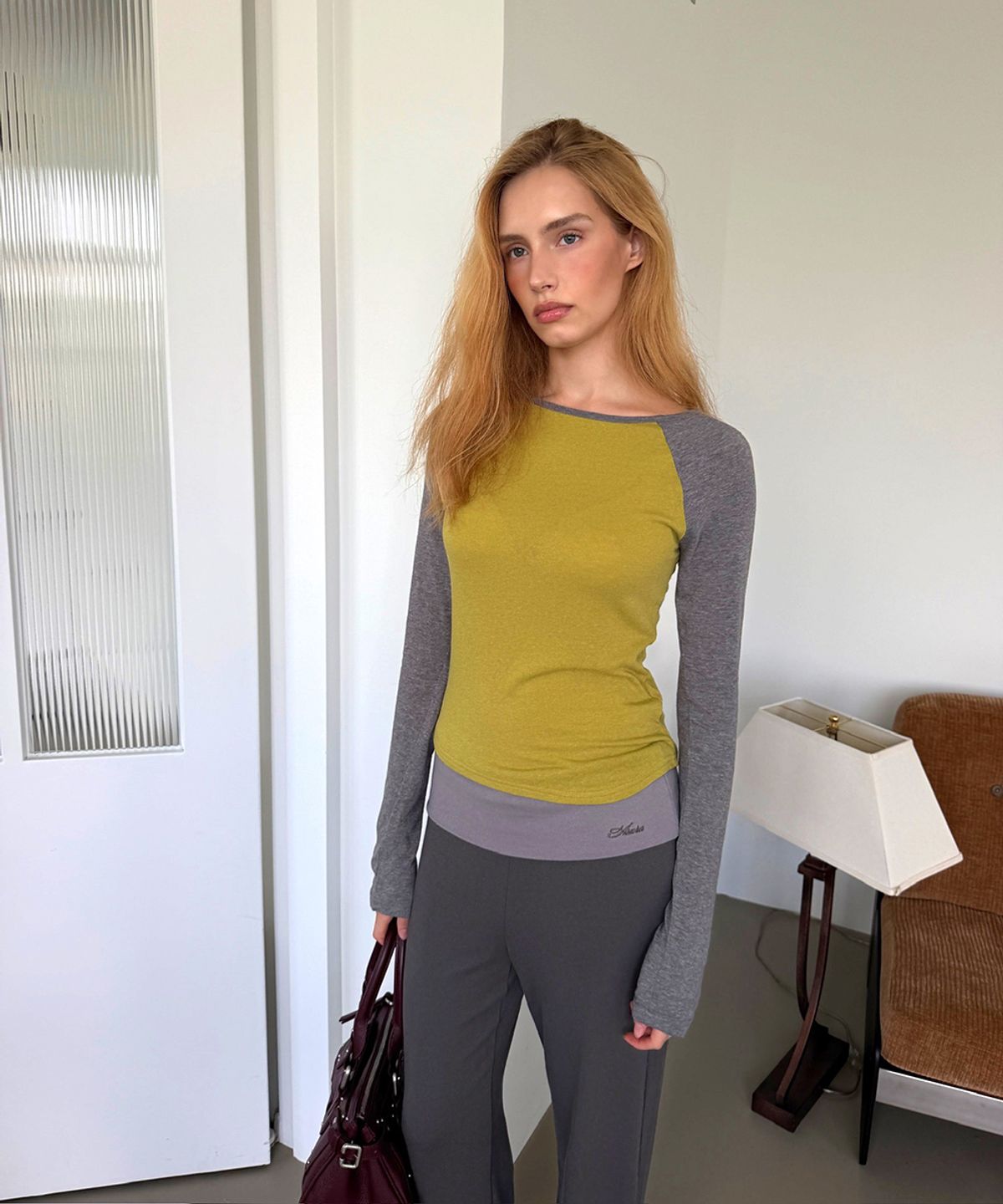 아수라(ASURA) CONTRAST SLIM RAGLAN TOP (OLIVE+MELANGE GREY)