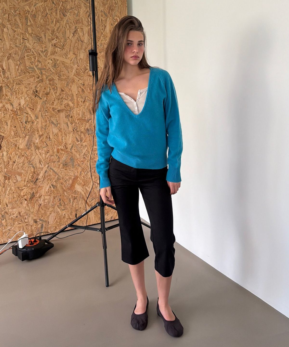 아수라(ASURA) PURE WOOL DEEP V KNIT (BLUE)