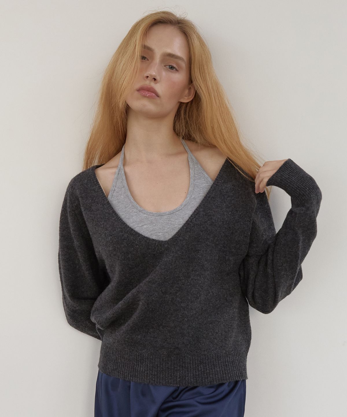 아수라(ASURA) PURE WOOL DEEP V KNIT (CHARCOAL)
