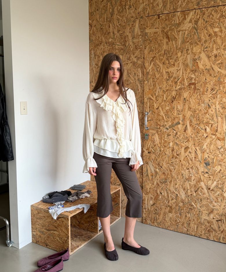 RUFFLE CHIFFON BLOUSE (IVORY)