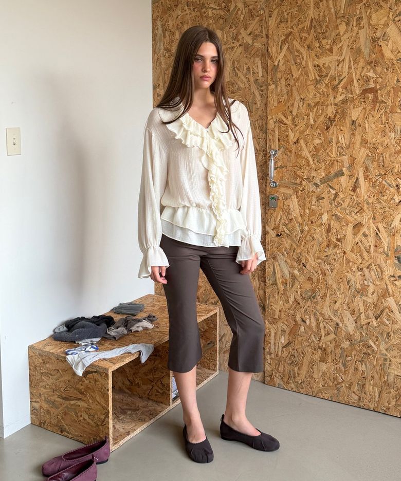 SEMI FLARE CAPRI PANTS (BROWN)