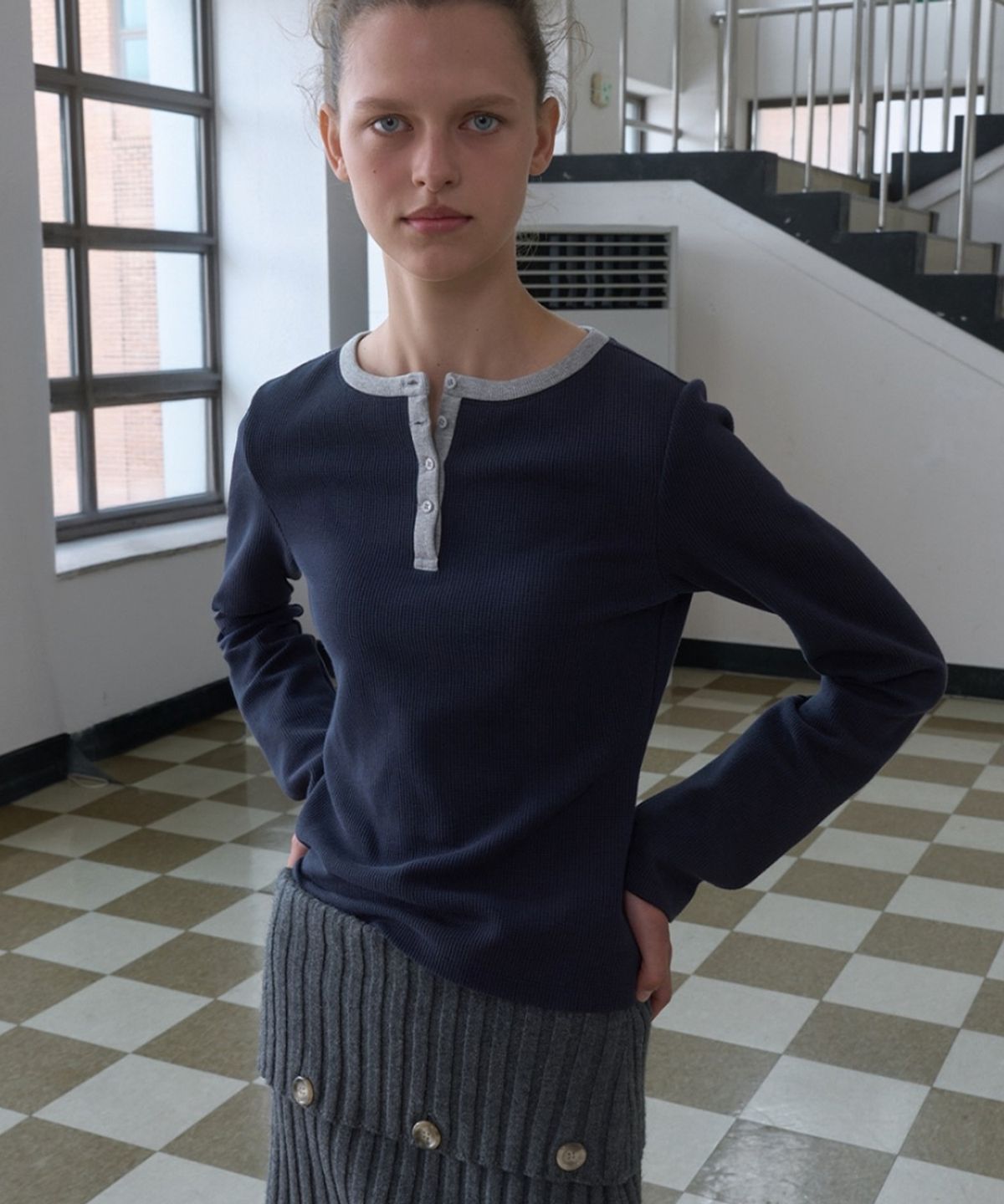 기준(KIJUN) HENLEY NECK LONG SLEEVE TEE_NAVY