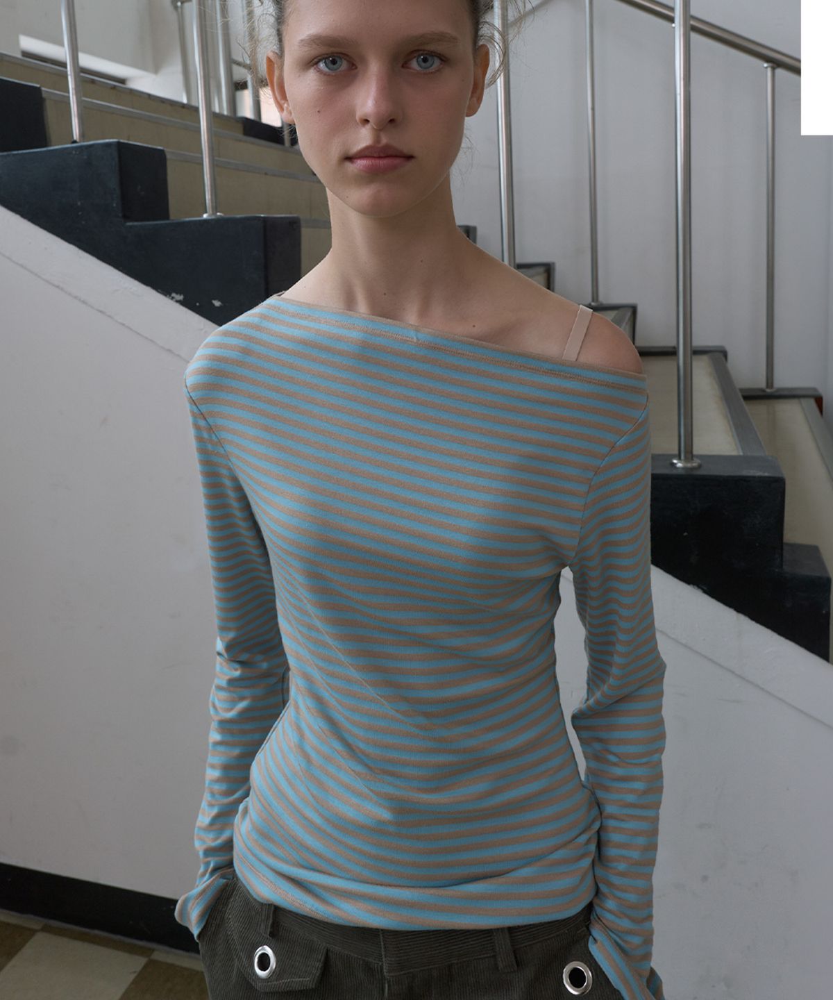 기준(KIJUN) STRIPE ONE-SHOULDER LONG SLEEVE TOP_MINT