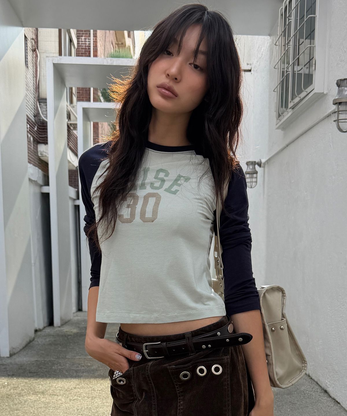 기준(KIJUN) LEISE RAGLAN LONG SLEEVE TEE_NAVY