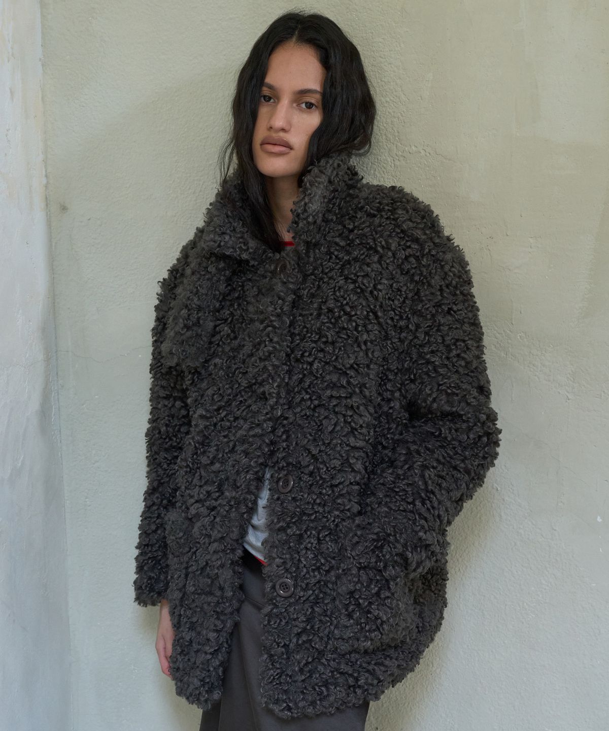 기준(KIJUN) SHEARING FUR HALF COAT_CHARCOAL GREY