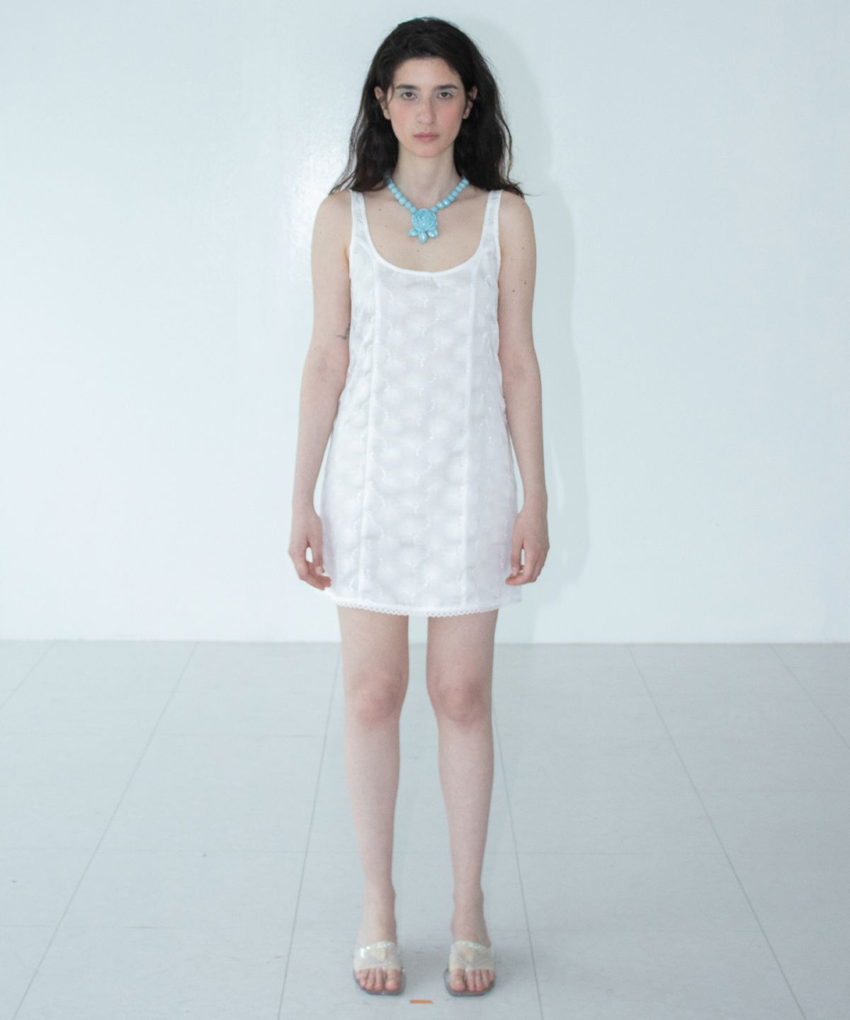악트(OKT) jacquard mini dress white