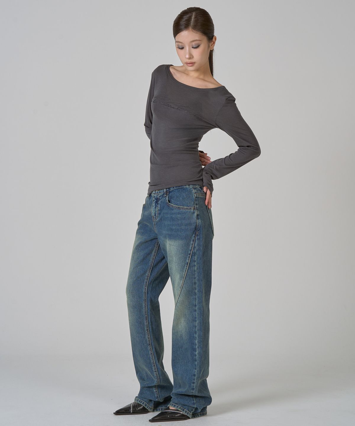 지제뮤지엄(ZIZEMUSEUM) LOW-RISE STRAIGHT DENIM PANTS (WASHED BLUE)