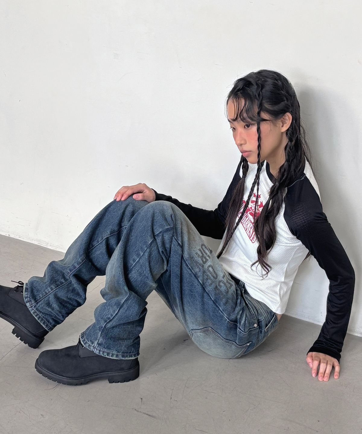 데프가먼츠(DEFGARMENTS) GRAPHIC STRAIGHT DENIM PANTS [DENIM]