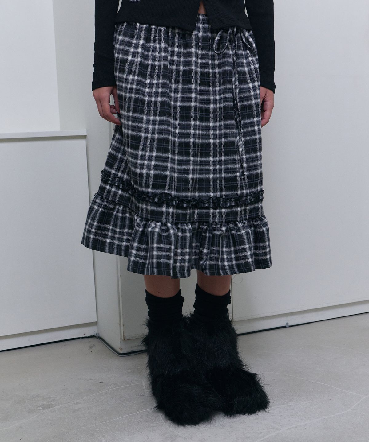 디어스토커(DEARSTALKER) Aster Check Shirring Midi Skirt - Black