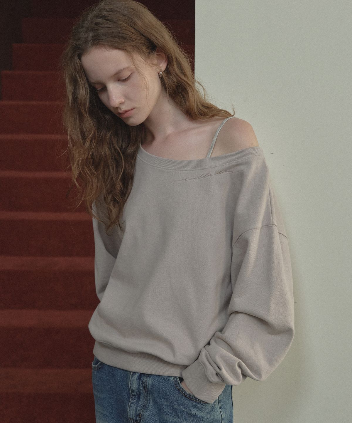 틸아이다이(TILL I DIE) Off shoulder embroidered sweatshirt [TIFA05LT04]_Gray