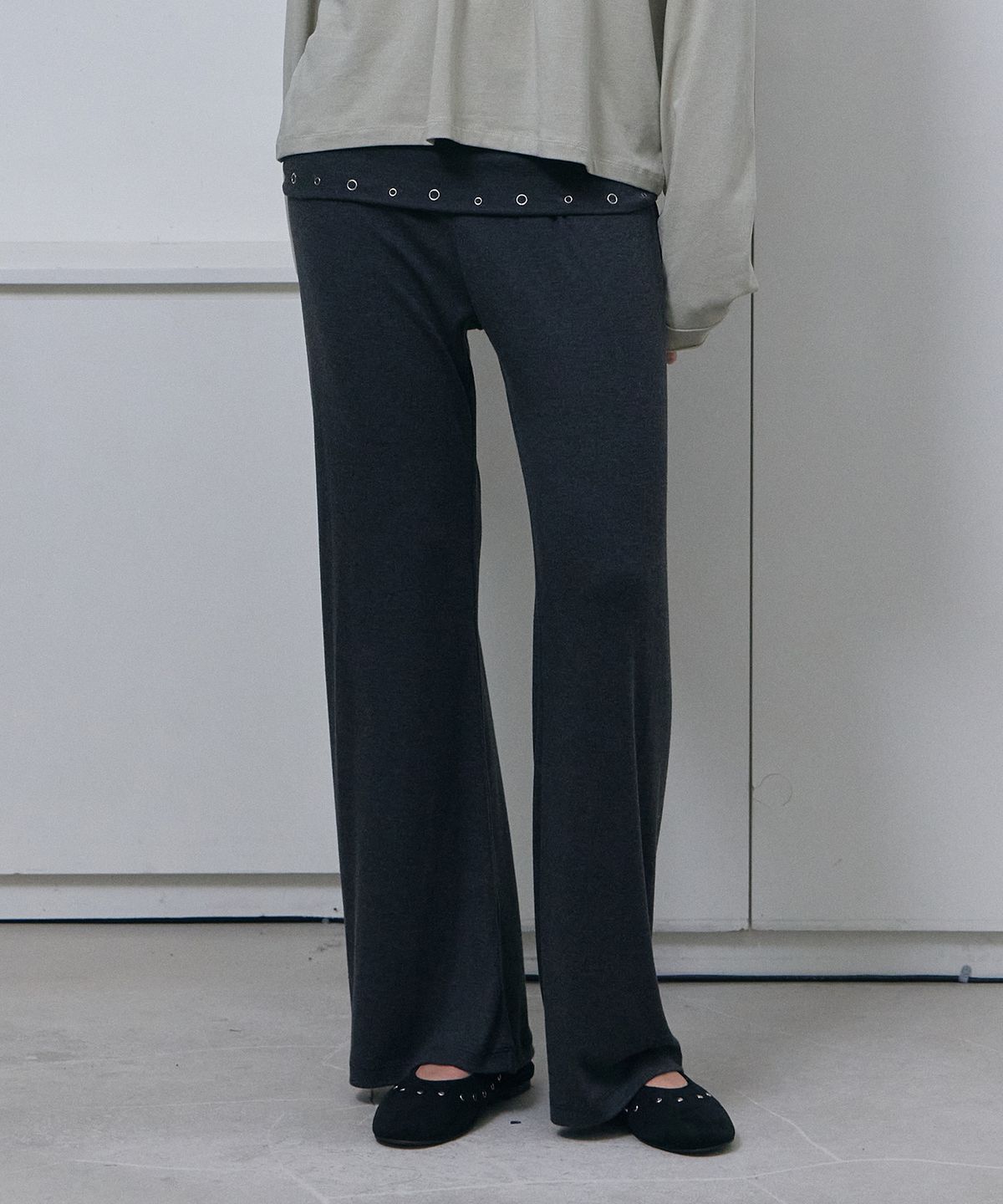 디어스토커(DEARSTALKER) Nola Eyelet Bootcut Pants - Charcoal