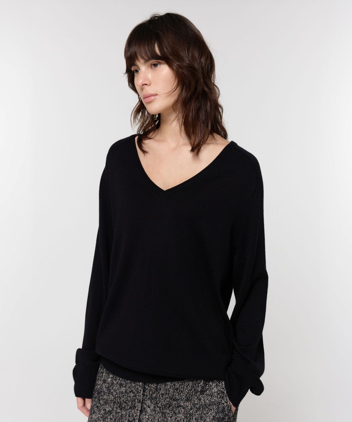 지비에이치 어패럴(GBH APPAREL) LOOSE V-NECK KNIT / BLACK