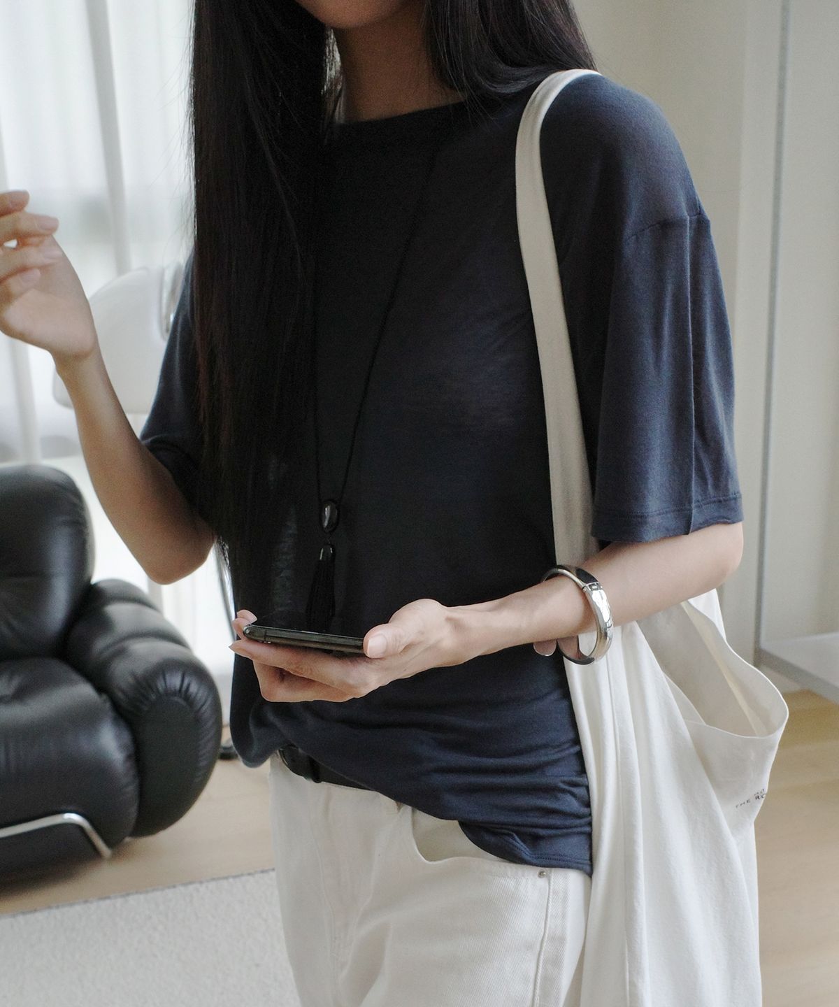 노이어 포 우먼(NOIRER FOR WOMAN) 썸머울 루즈핏 티셔츠 (네이비)
