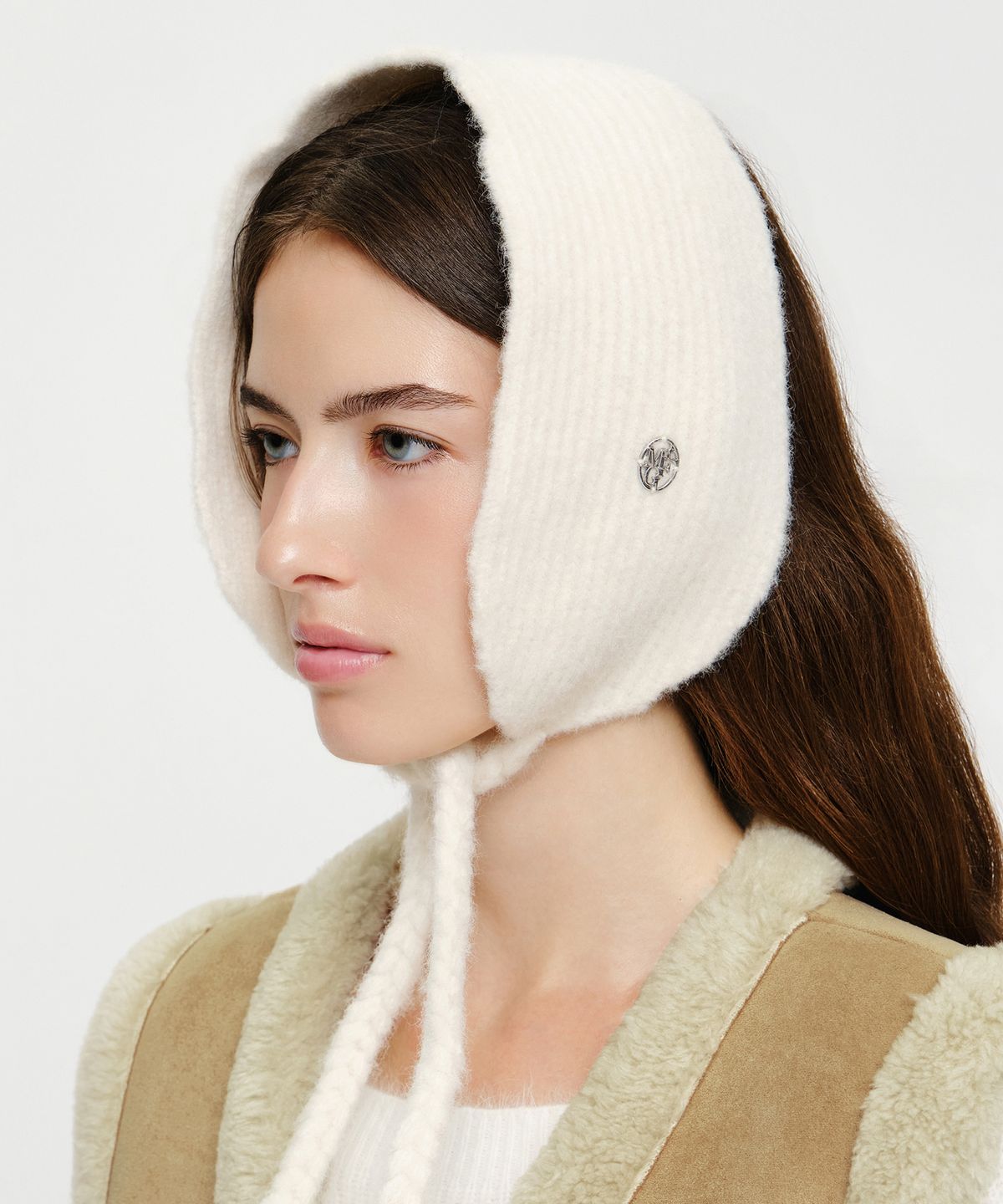 마리떼 프랑소와 저버(MARITHÉ + FRANҪOIS GIRBAUD) CIRCLE LOGO KNIT EAR FLAP ivory